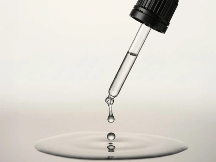Pipette als Symbol für kolloidales Chrom ohne unnötige Zusätze von Colloimed