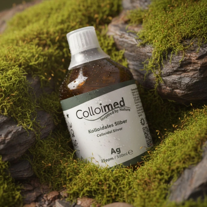 Kolloidales Silber von Colloimed ohne Zusätze in klarer Wasser- und Naturinszenierung